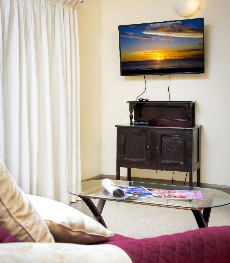 Ground Floor Apartment Located In Hometown, 5 Min Walk To The Beach Saint James Exterior foto
