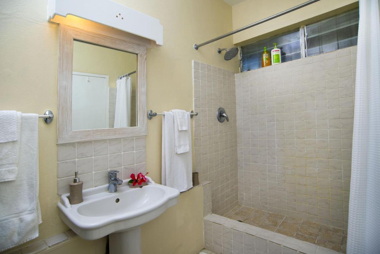 Ground Floor Apartment Located In Hometown, 5 Min Walk To The Beach Saint James Exterior foto
